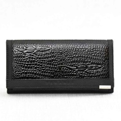 Черно дамско портмоне от естествена кожа с вътрешен монетник и отделения за карти