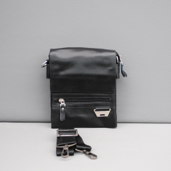 Мъжка чанта от естествена кожа модел Armani с преден джоб с цип височина 21см.