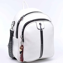 Дамска раница / чанта от еко кожа, с ефектна висулка, елегантен дизайн, бяла