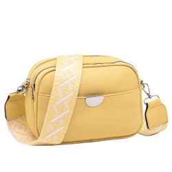 Дамска чанта от еко кожа с красива дръжка нов модел жълта