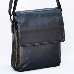 Мъжка чанта черна от естествена телешка кожа за през рамо с удобно разпределение 