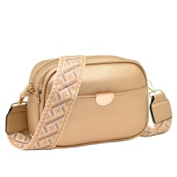 Дамска чанта от еко кожа с красива дръжка нов модел златна