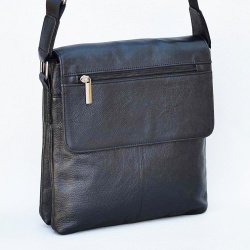 Мъжка чанта от естествена телешка кожа за през рамо с капак черна с дълга дръжка