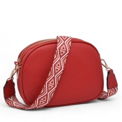 Дамска чанта с красива дръжка три отделения спортно-елегантен модел червена