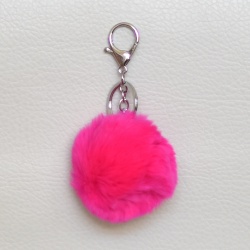 Висулка пухче за чанта, ключодържател естествен косъм тъмно розово