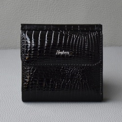 Малко лачено дамско портмоне от естествена кожа с външен монетник, черно