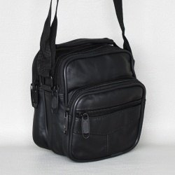 Мъжка чанта от естествена кожа черна за в ръка и през рамо с много отделения малка
