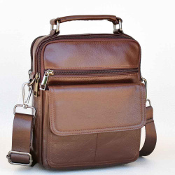 Мъжки чанти: Мъжка чанта от естествена кожа с капак на джоба, класически модел, височина 22 см, кафява