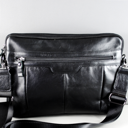 Компактна мъжка бизнес чанта от естествена кожа компактна за през рамо