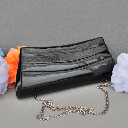 Вечерна дамска чанта клъч лачен стилен дизайн черна