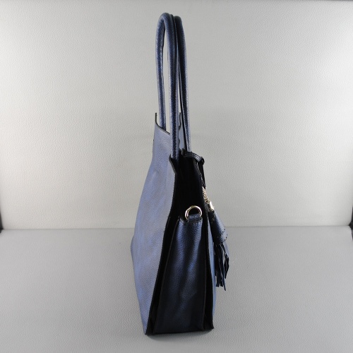 Дамска чанта тип торба от еко кожа синя с пискюли