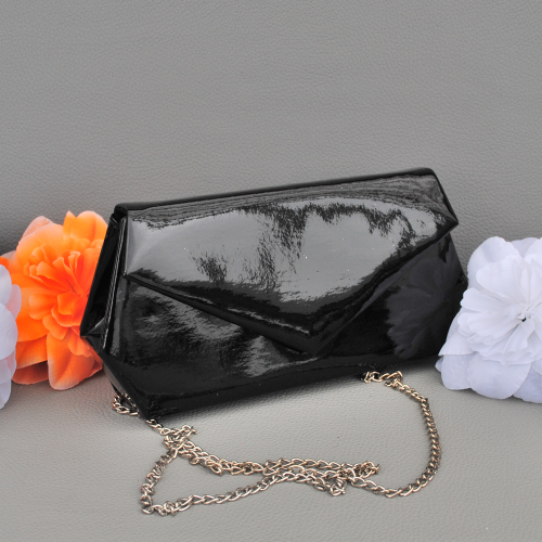 Клъч официална дамска чанта лачена нестандартна форма черен
