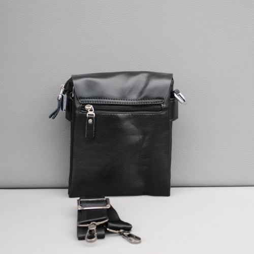 Мъжка чанта от естествена кожа с преден джоб с цип височина 21см.