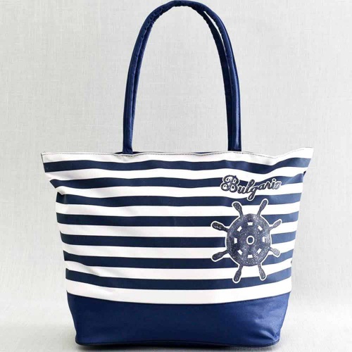 Плажна чанта България, евтина, от непромокаем плат, затваряне с цип, синьо-бели райета