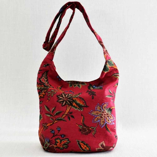 Дамска чанта от плат, тип торба, с цветя, червена