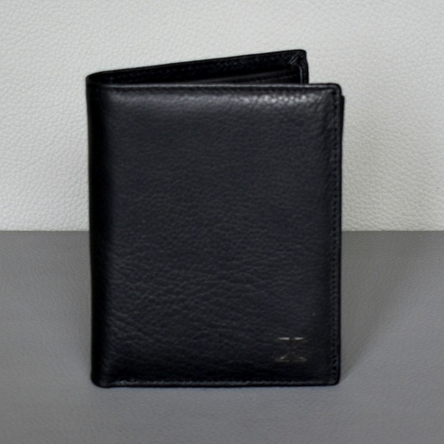 Мъжки портфейл от естествена кожа с много отделения за карти и лични документи