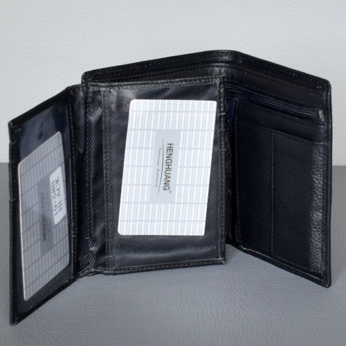 Мъжки портфейл от естествена кожа с много отделения за карти и лични документи