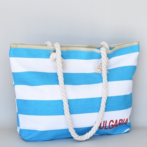 Плажна чанта от с плат дръжки от въже на бели и светло сини ивици