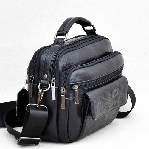 Мъжка чанта от естествена кожа с капак на джоба, хоризонтална, височина 19 см, черна
