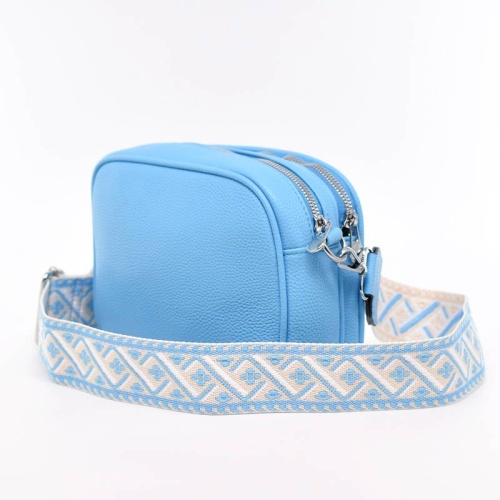 Дамска чанта от еко кожа с красива дръжка нов модел светло синя