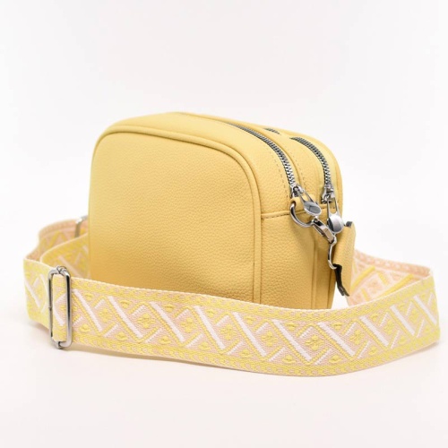 Дамска чанта от еко кожа с красива дръжка нов модел жълта