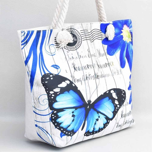 Плажна чанта голяма от непромокаем плат, с цветя и синя пеперуда, светъл десен