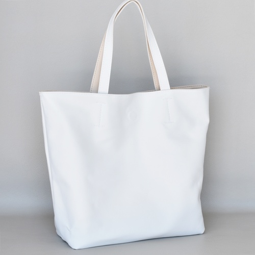 Българска дамска чанта тип торба двулицева 2 в 1 с органайзер бежова бяла