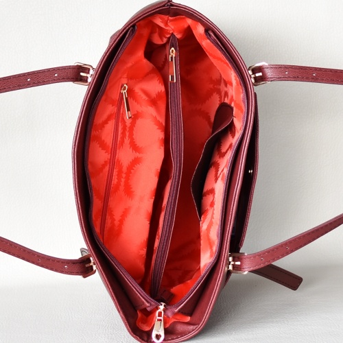 Българска дамска чанта с дълга дръжка твърда с анаконда ефект тъмно червена