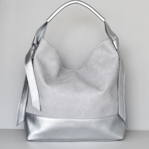Българска дамска чанта сребърна с ефект състарена кожа тип торба