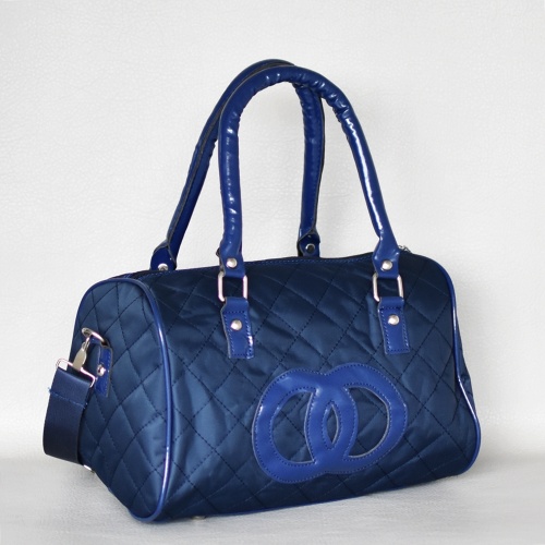 Евтина дамска чанта тип куфарче с къси и дълга дръжка синя