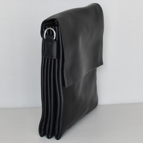 Мъжка чанта от естествена кожа изчистен модел за през рамо 34 см