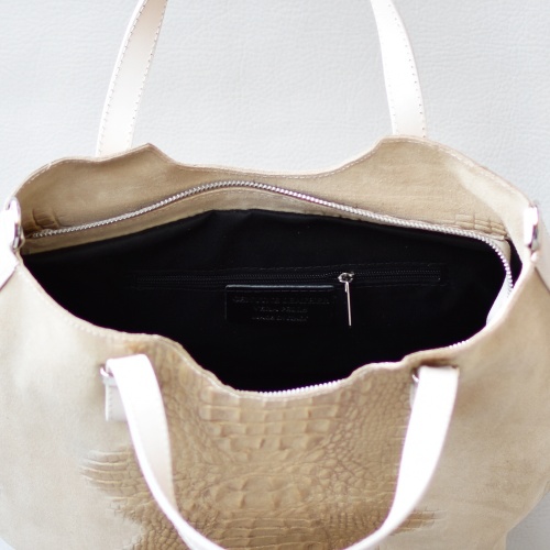 Дамска чанта от естествена кожа бежова с кроко ефект произход Италия