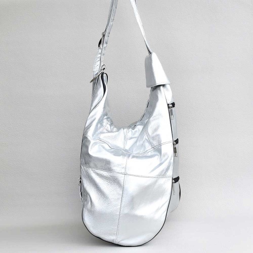 Дамска раница-чанта от естествена кожа с външни джобчета, сребърна