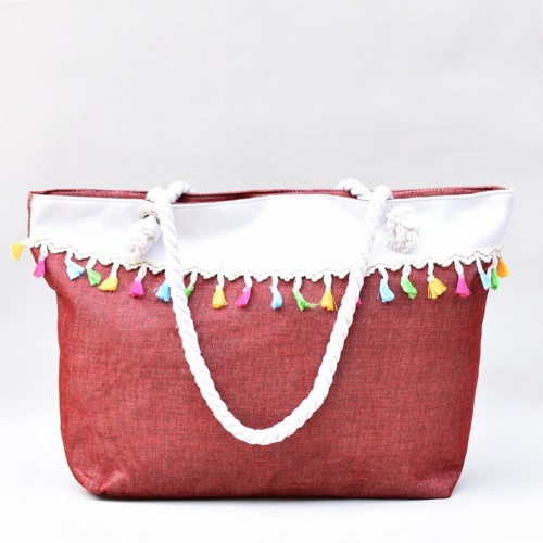 Плажна чанта голяма с цип текстилна декорирана с шарени пискюлчета червена