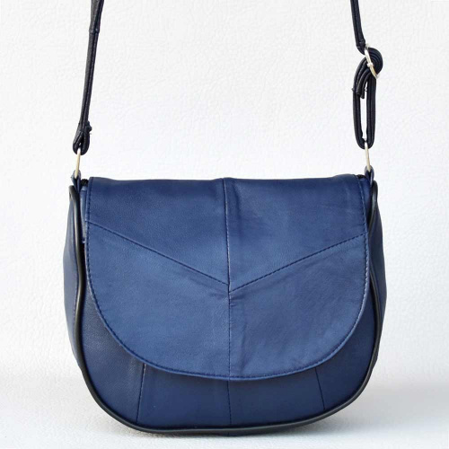 Малка дамска чанта от естествена кожа с дълга дръжка за през рамо, синя