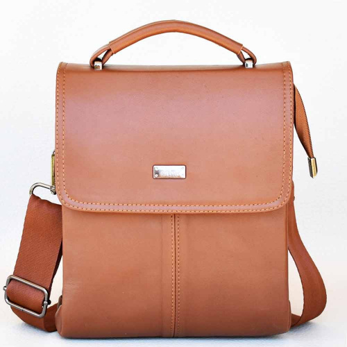 Мъжки чанти: Мъжка чанта от естествена телешка кожа, спортно-елегантен модел, височина 23 см, светло кафява