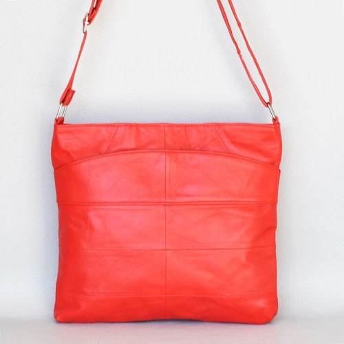 Дамска чанта от естествена кожа плик, мека, с три отделения, за през рамо червена
