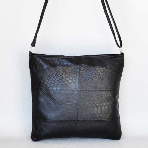 Дамска чанта от естествена кожа плик, мека, с три отделения, за през рамо черна