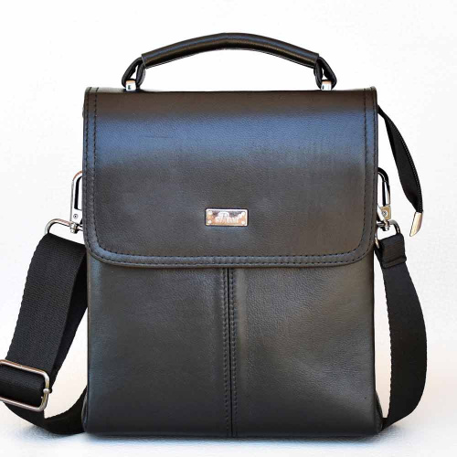 Мъжки чанти: Мъжка чанта от естествена телешка кожа, спортно-елегантен модел, височина 23 см, черна