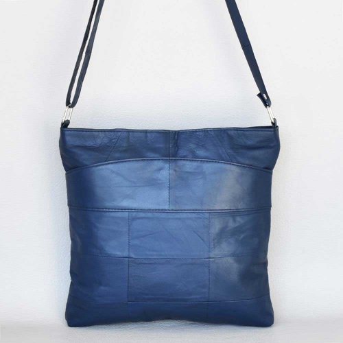 Дамска чанта от естествена кожа плик, мека, с три отделения, за през рамо синя