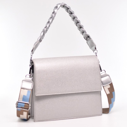 Дамска чанта за през рамо с ефектни дръжки малка сребърна