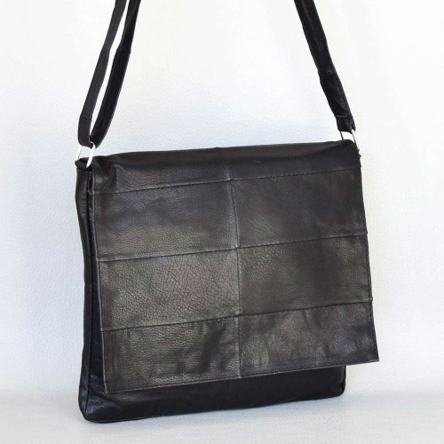 Дамска чанта от естествена кожа тип плик с капак за през рамо, черна