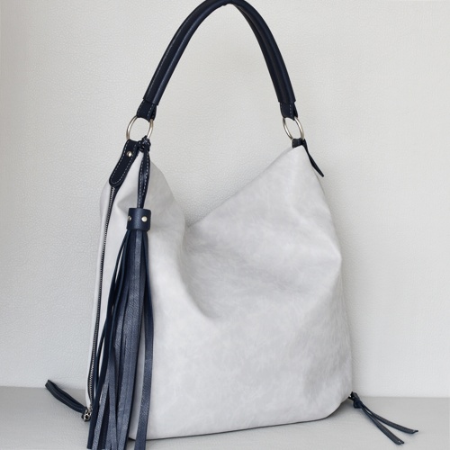 Българска дамска чанта светло сива с ефект състарена кожа тип торба