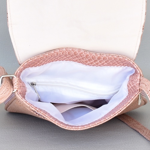 Българска дамска чанта за през рамо малка всекидневна с цип за  разширяване бяла