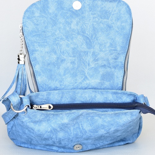Българска дамска чанта за през рамо малка с капак и пискюл синя