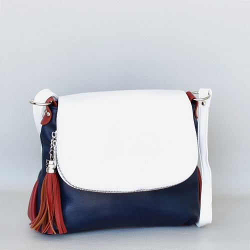 Българска дамска чанта за през рамо малка с капак и пискюл бяло синьо и червено