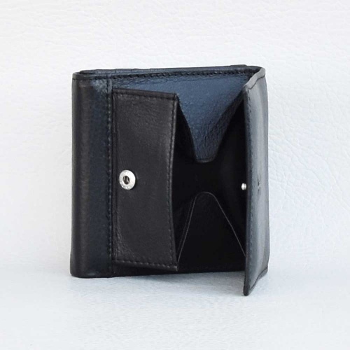Малко дамско портмоне от естествена кожа с монетник тип френски джоб
