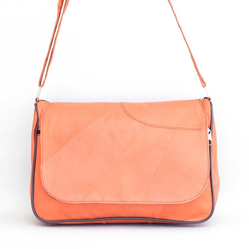 Дамска чанта от естествена кожа с дълга дръжка за през рамо, оранжева