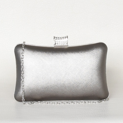 Дамска чанта клъч твърда ефектен дизайн официална от еко кожа с лек релеф сребриста