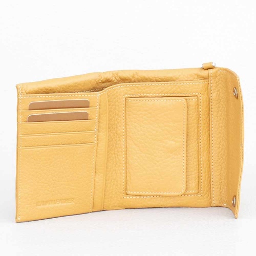 Дамско портмоне от естествена кожа, меко, с монетник тип, френски джоб, жълто